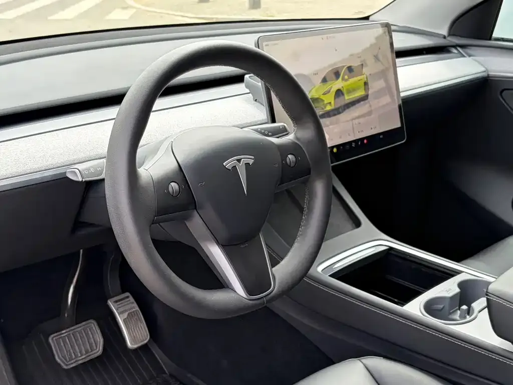 Tesla Model Y — фото 2