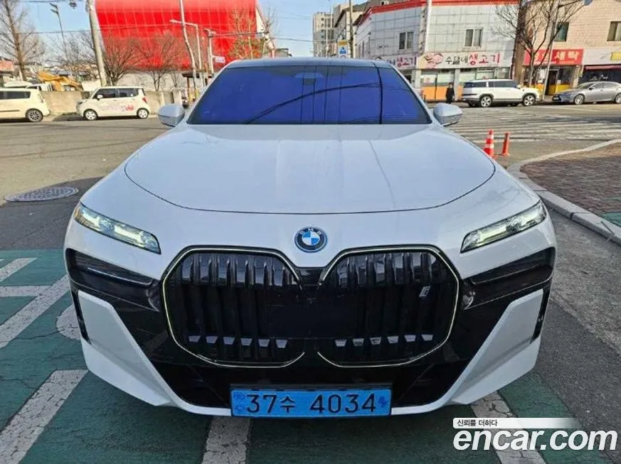 BMW i7 — фото 1