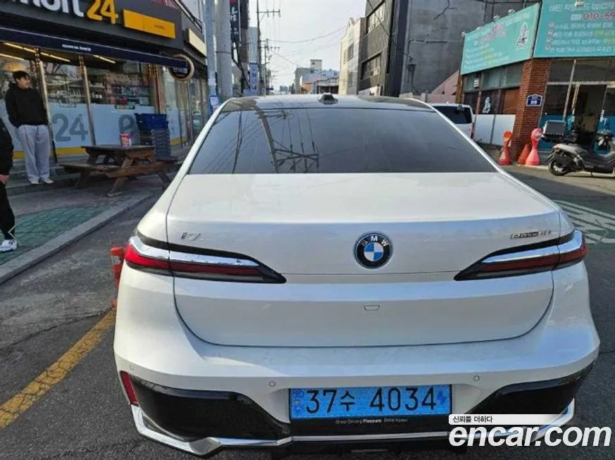 BMW i7 — фото 2