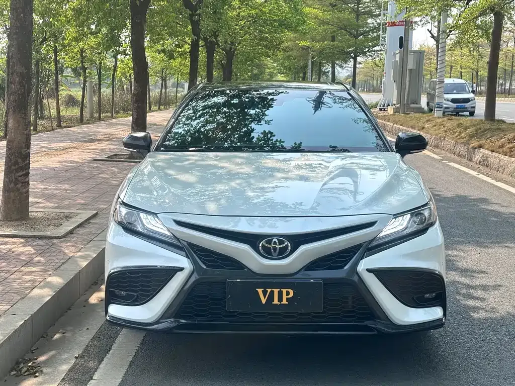 Toyota Camry — фото 8