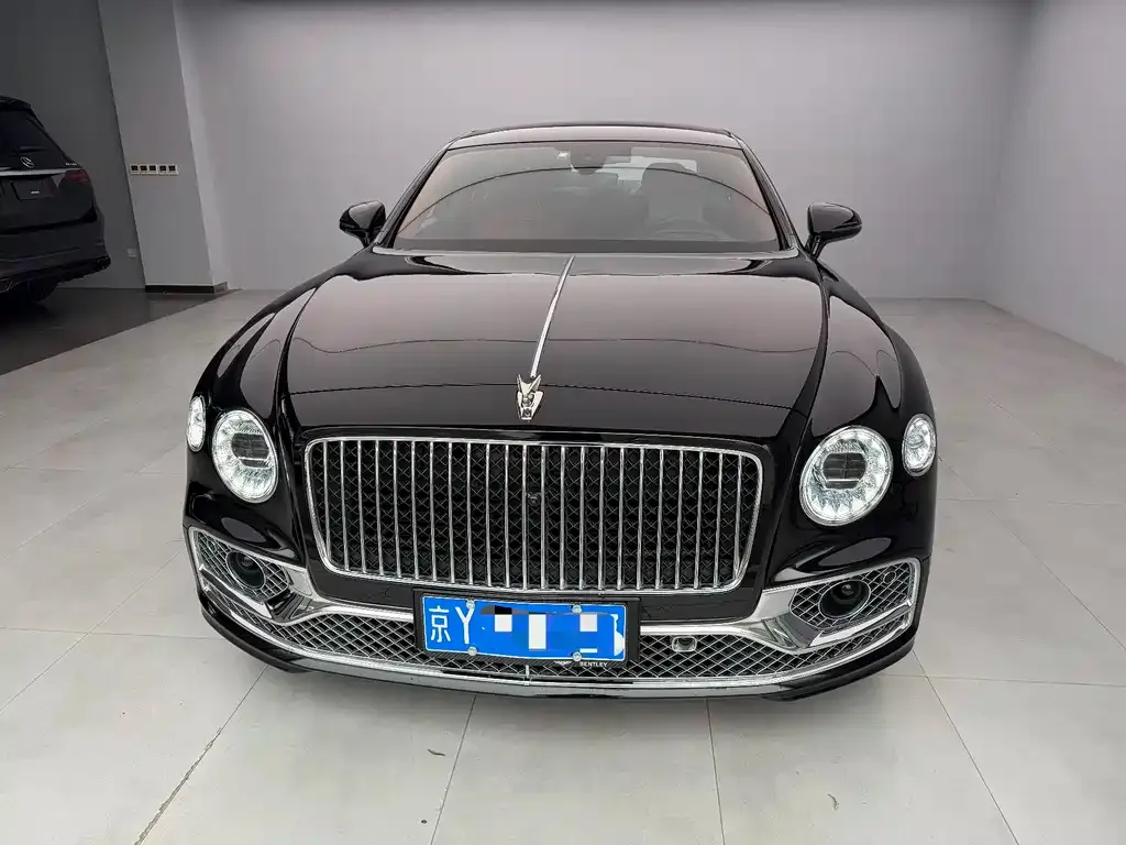 Bentley Flying Spur — фото 1