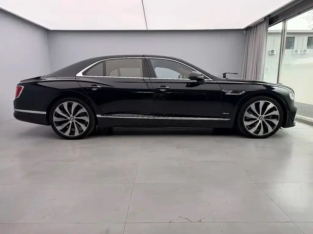 Bentley Flying Spur — фото 2