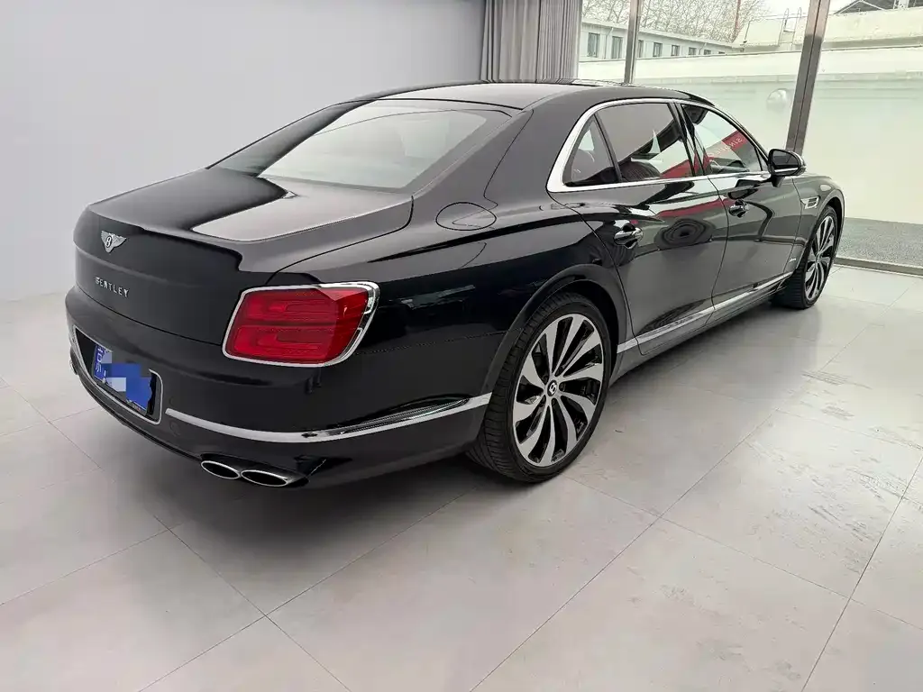 Bentley Flying Spur — фото 6
