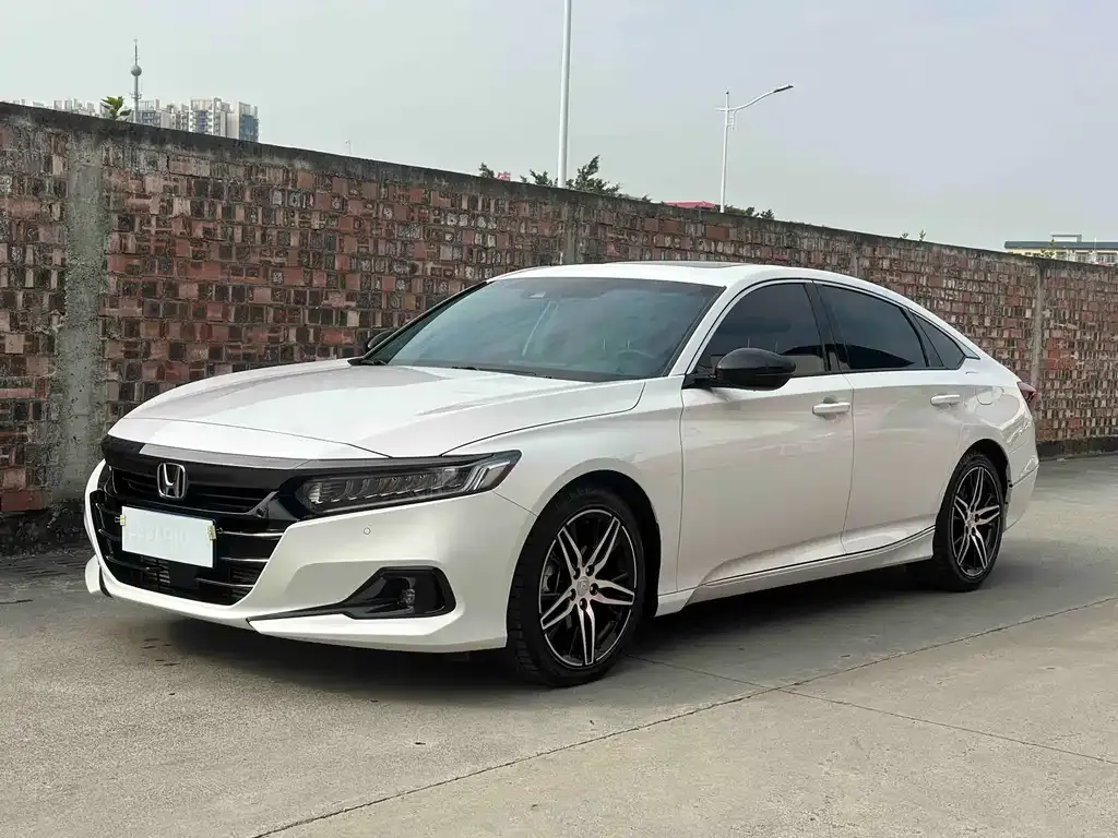 Honda Accord — фото 1