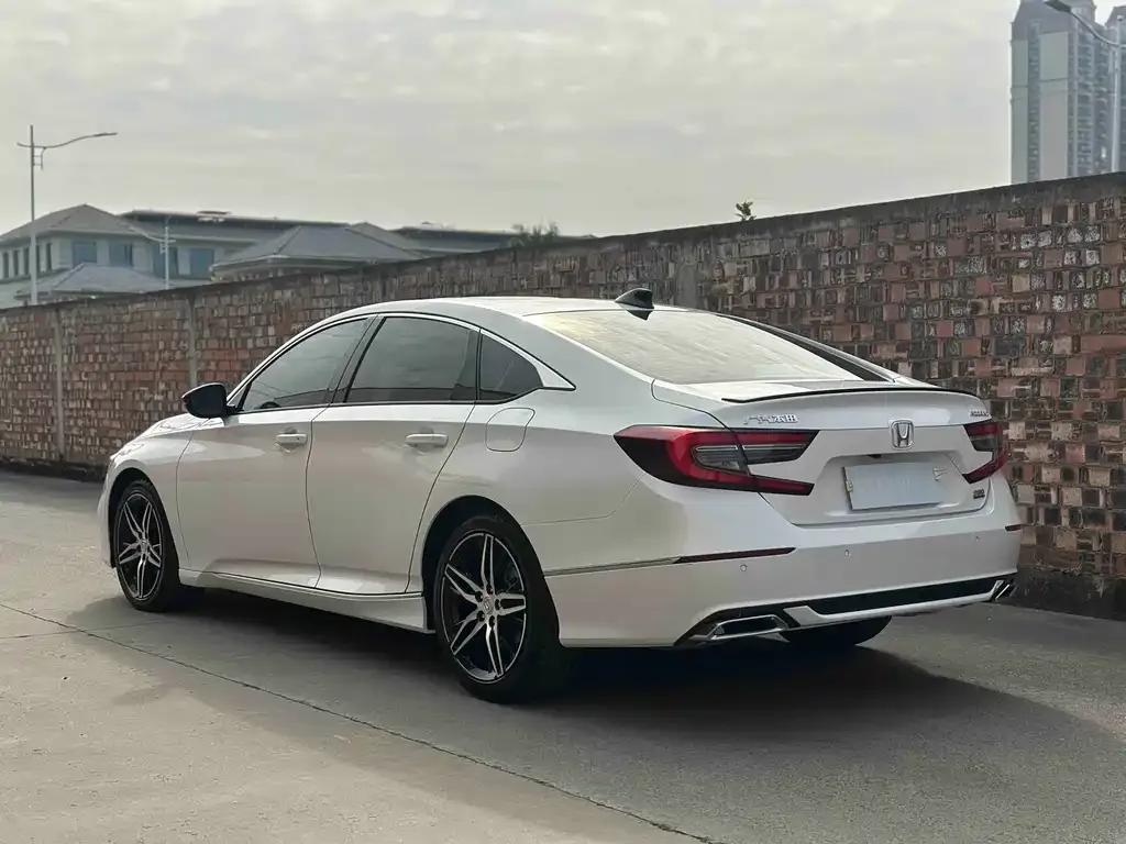 Honda Accord — фото 3