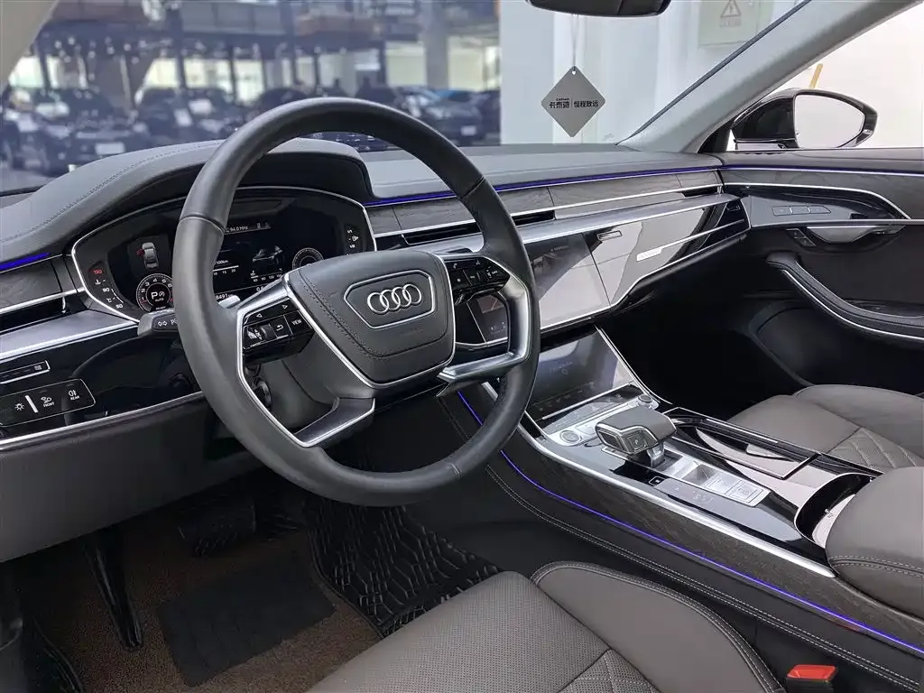 Audi A8 — фото 5