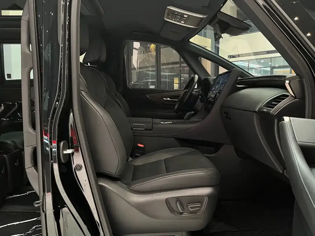 Toyota Alphard — фото 4