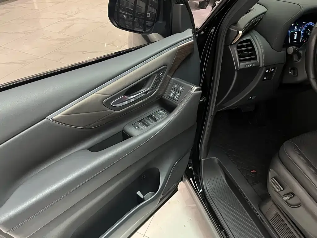 Toyota Alphard — фото 8