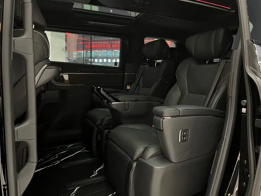 Toyota Alphard — фото 3