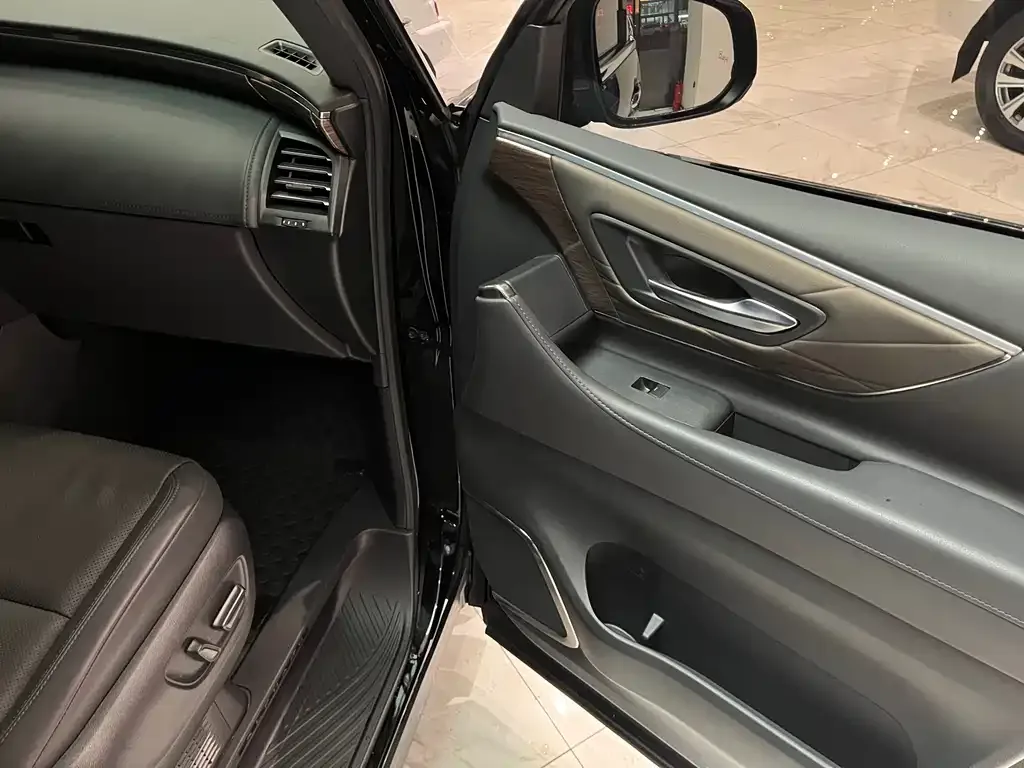 Toyota Alphard — фото 5