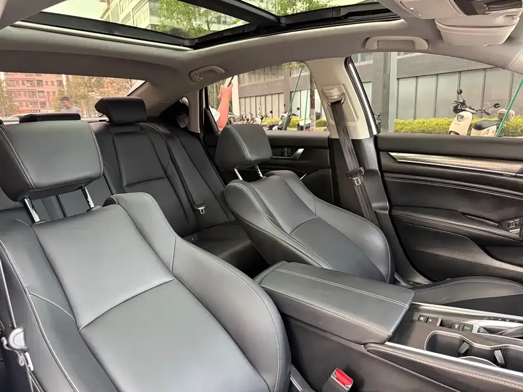 Honda Accord — фото 10