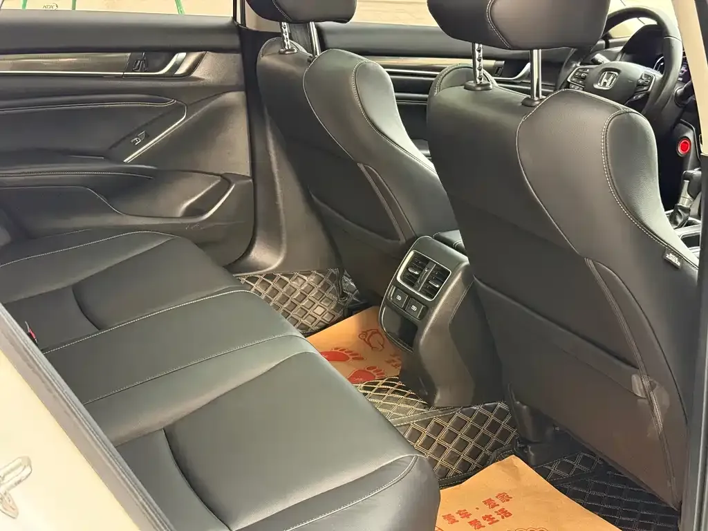Honda Accord — фото 6