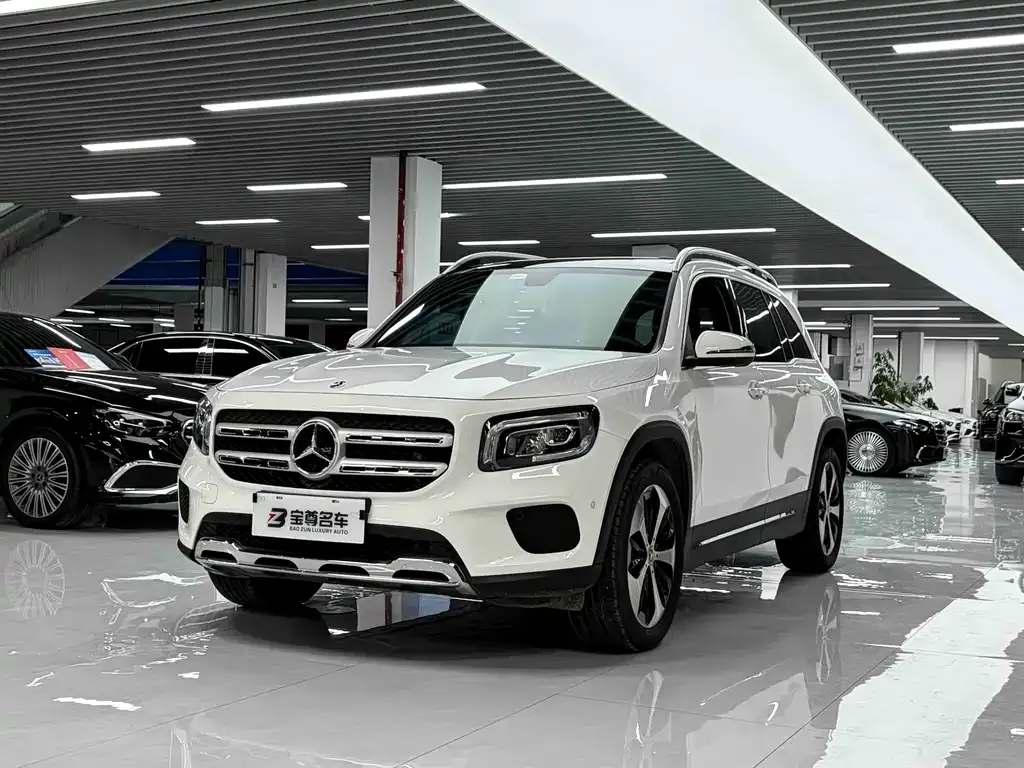 Mercedes-Benz GLB — фото 1