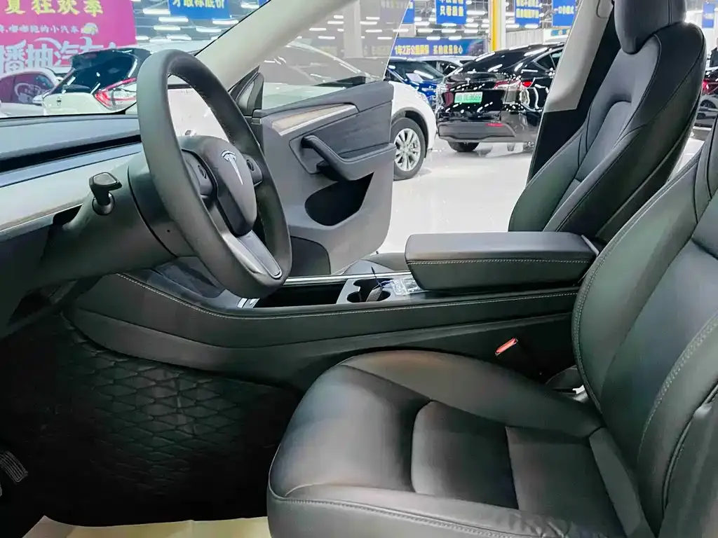 Tesla Model Y — фото 3