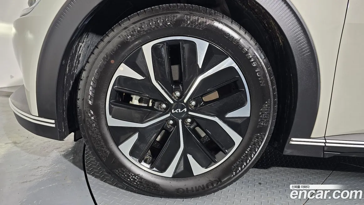 Kia EV6 — фото 9