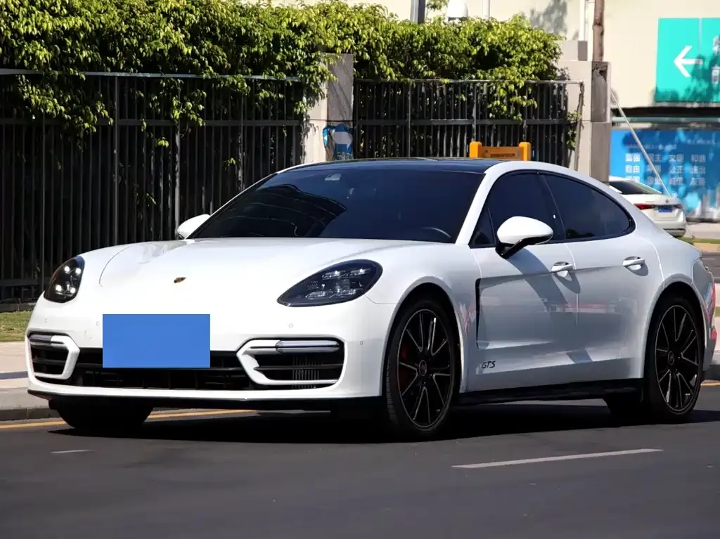 Porsche Panamera — фото 1