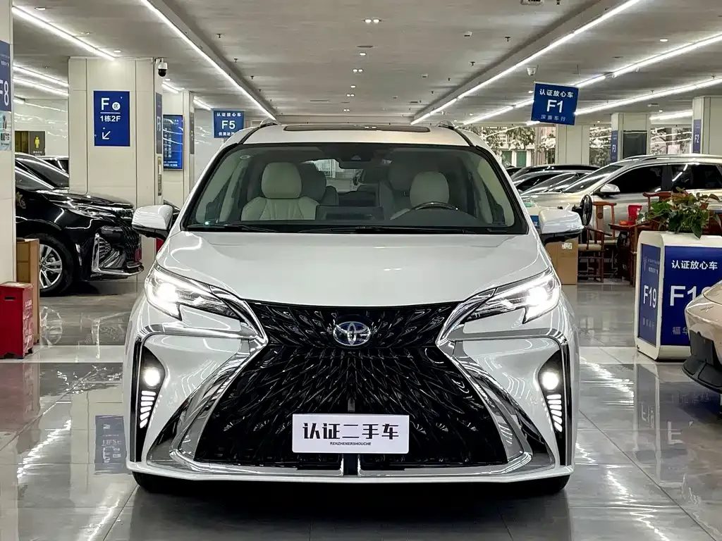 Toyota Sienna 2024 из CN, фото 4