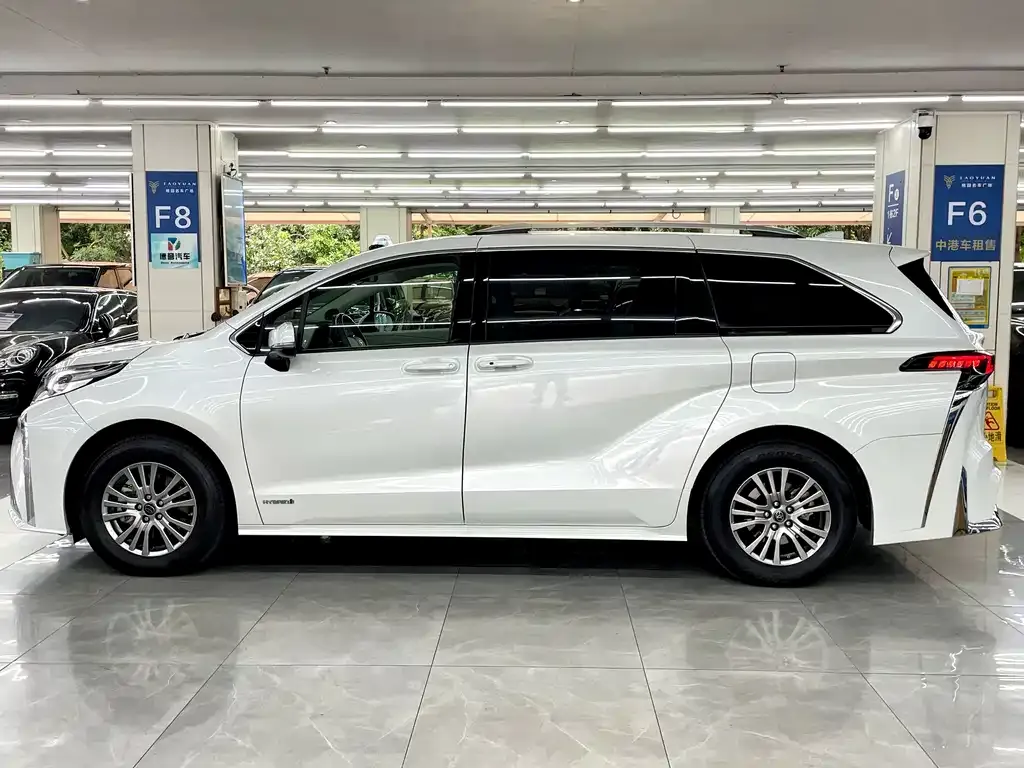 Toyota Sienna 2024 из CN, фото 7