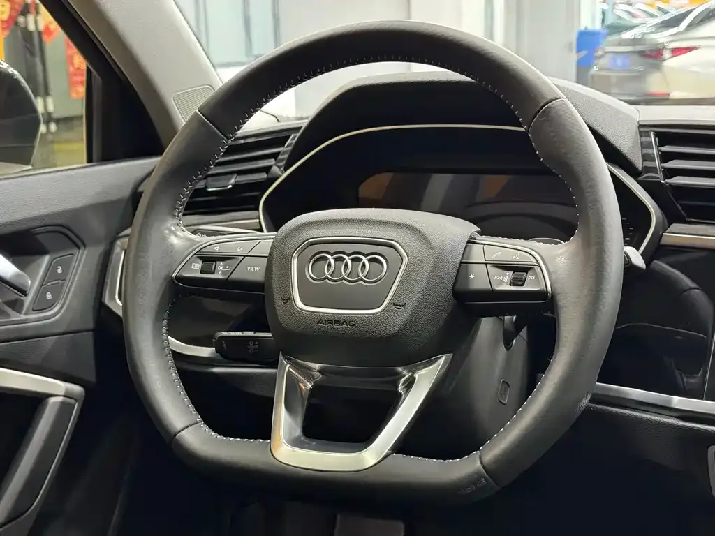 Audi Q3 — фото 10
