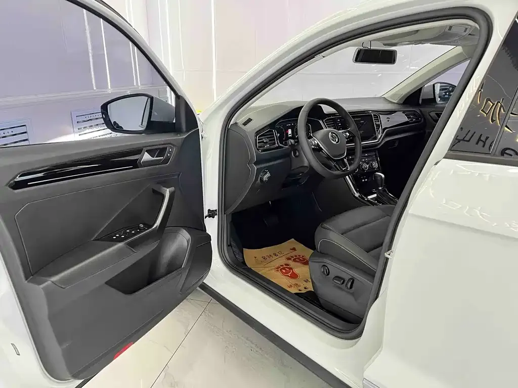 Volkswagen T-Roc 2023 из CN, фото 7