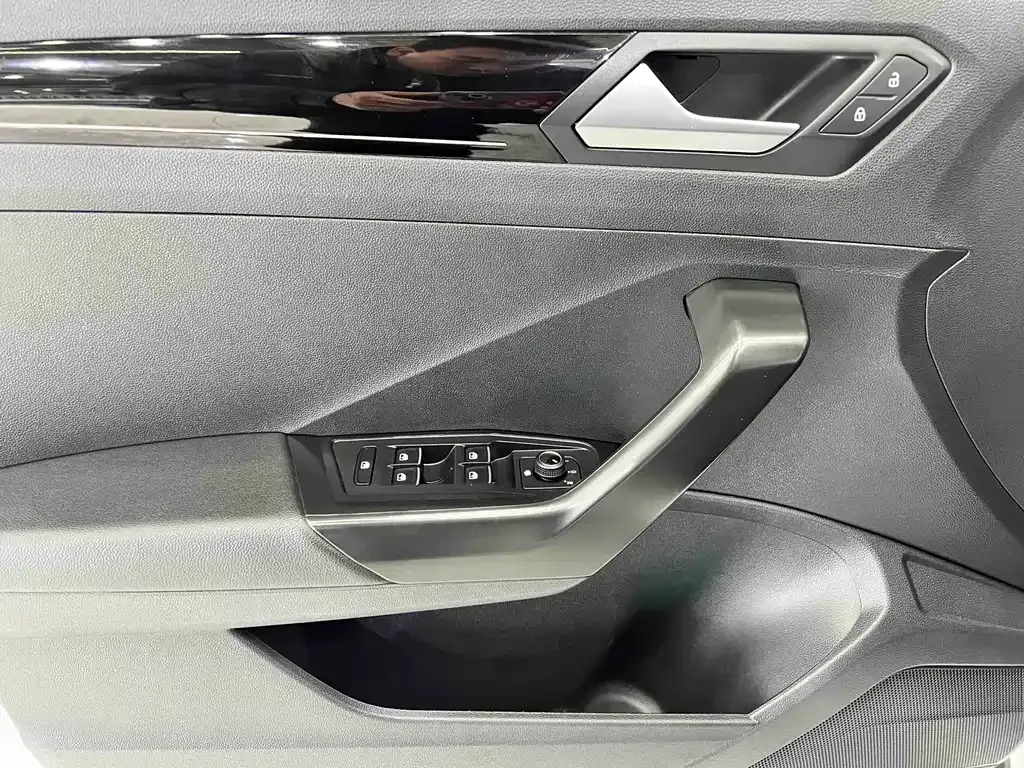 Volkswagen T-Roc 2023 из CN, фото 9