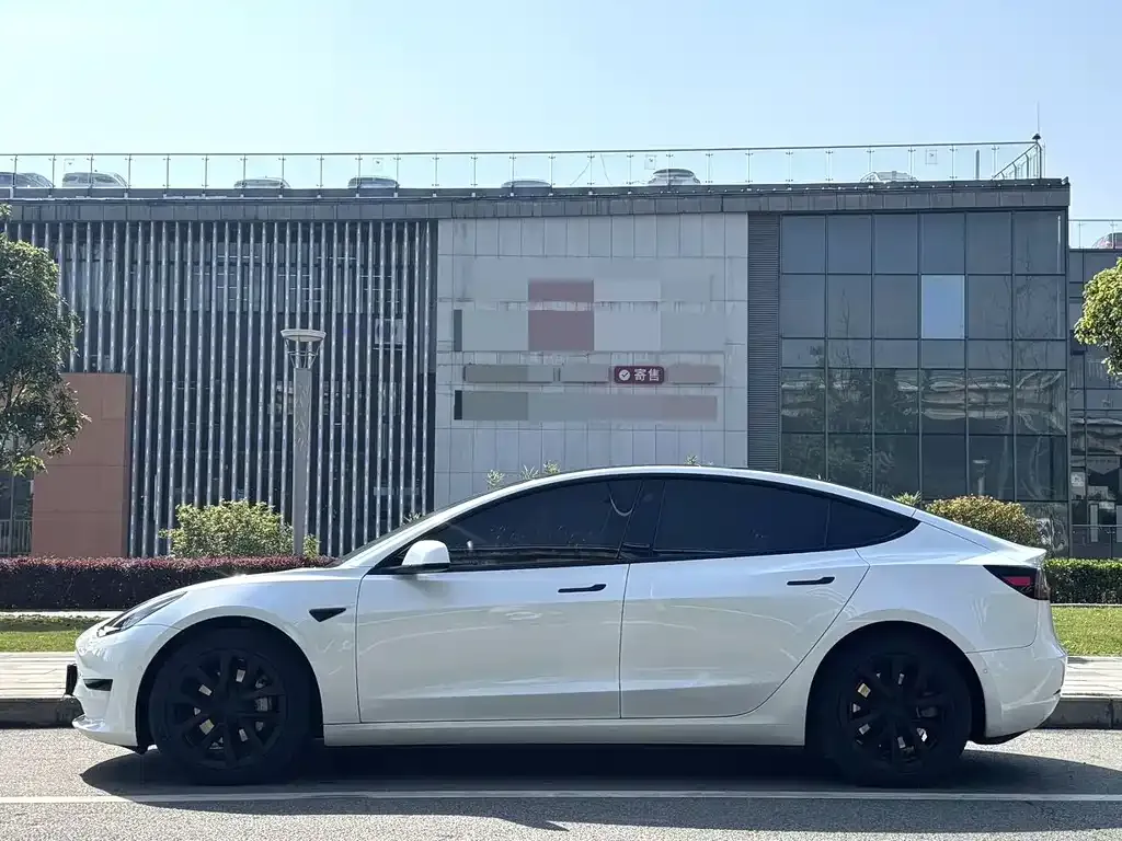 Tesla Model 3 — фото 2