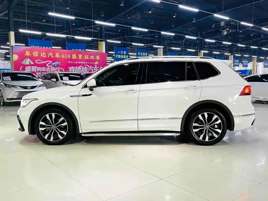 Volkswagen Tiguan L — фото 6