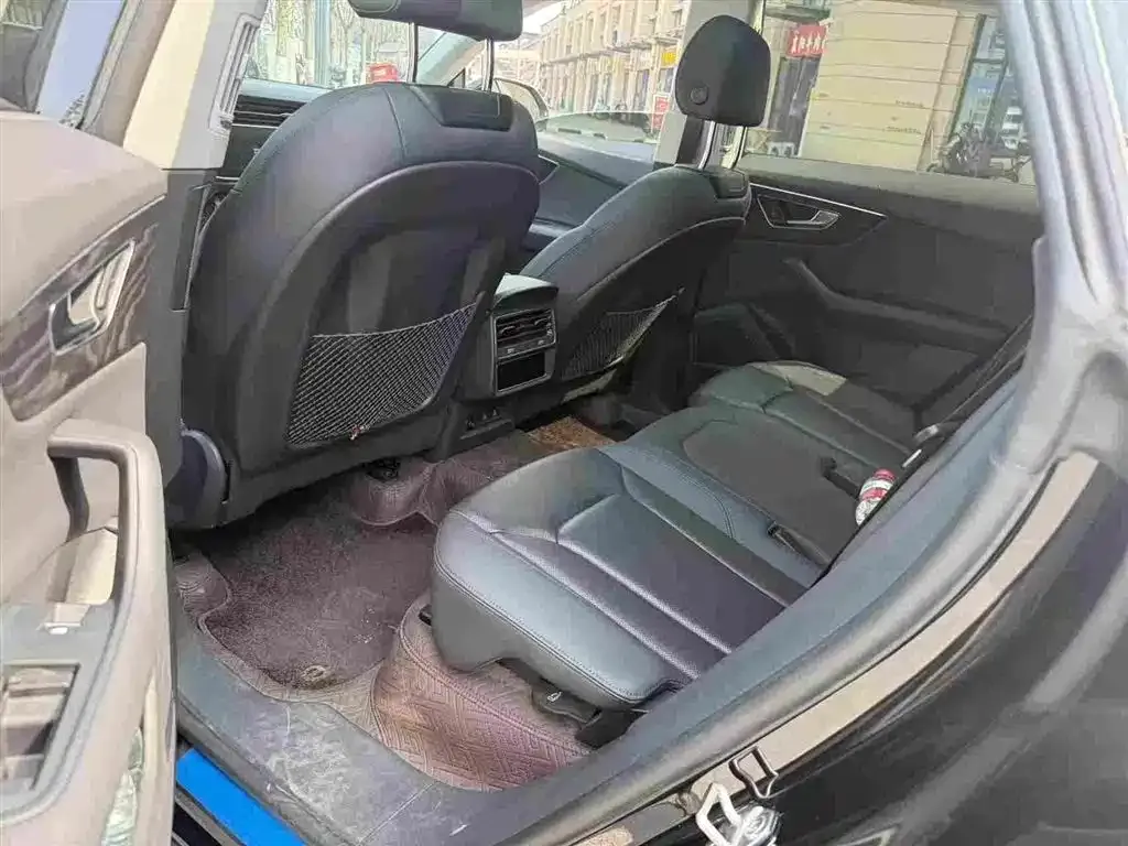 Audi Q8 2023 из CN, фото 2