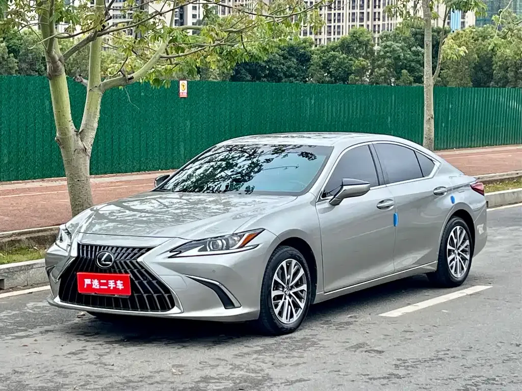 Lexus ES — фото 1