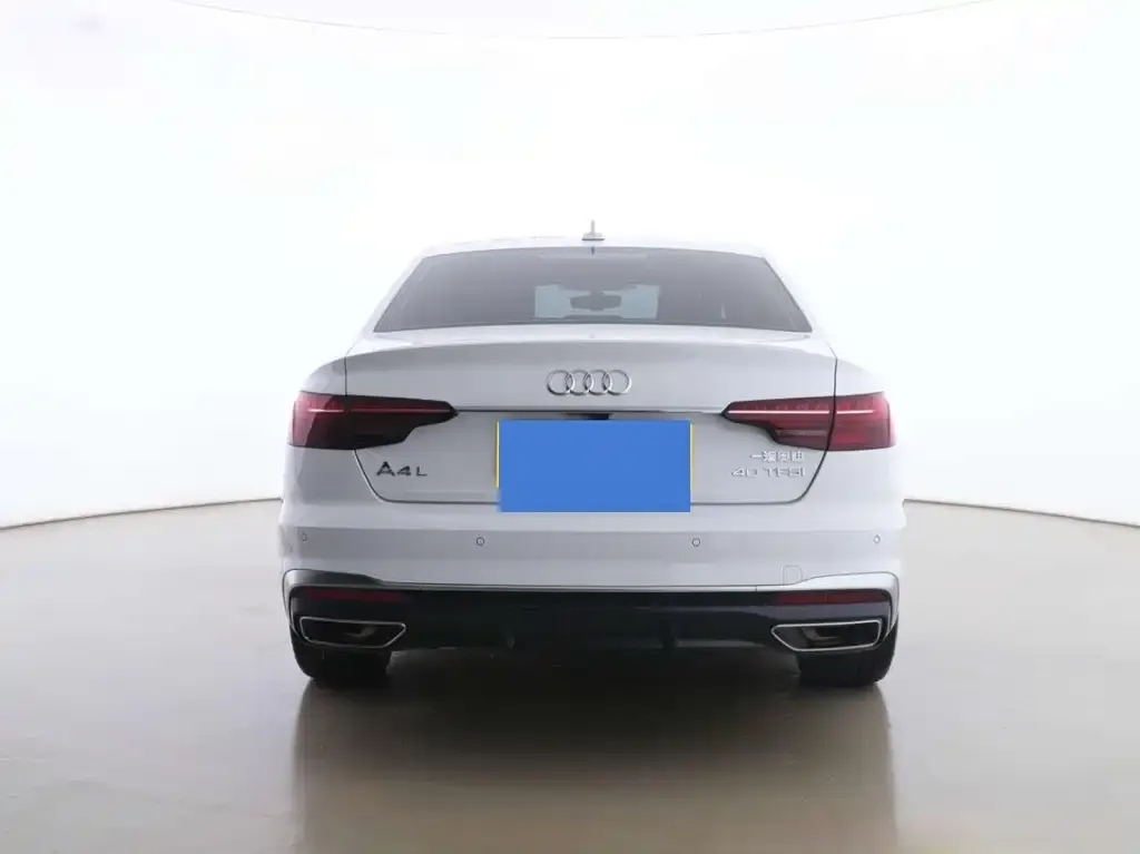 Audi A4L 2023 из CN, фото 10