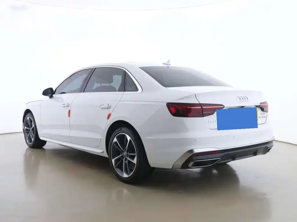 Audi A4L 2023 из CN, фото 2