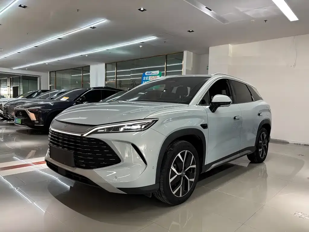 BYD L DM-i — фото 1