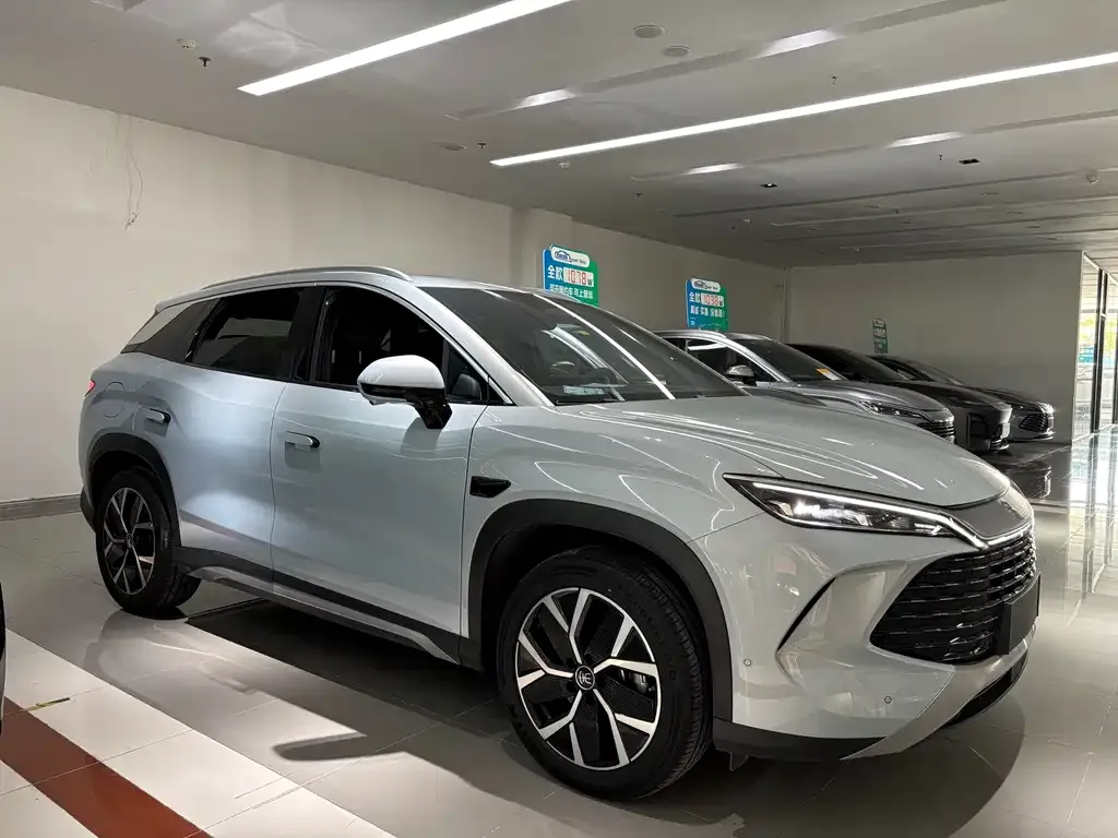 BYD L DM-i — фото 3