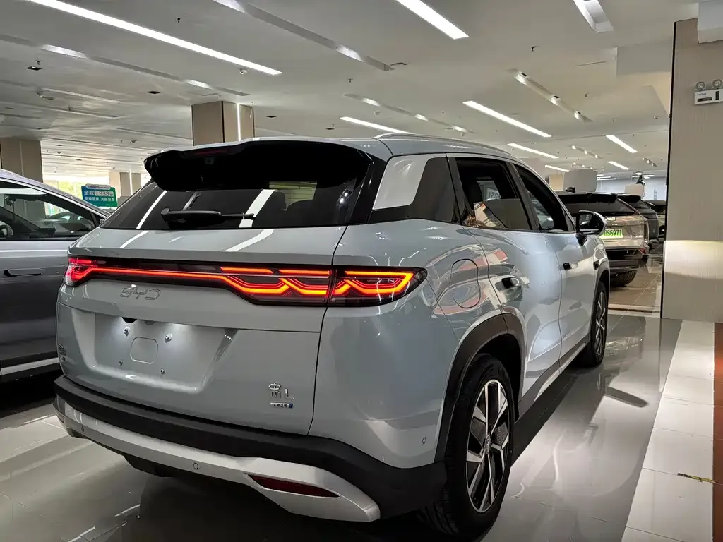 BYD L DM-i — фото 10
