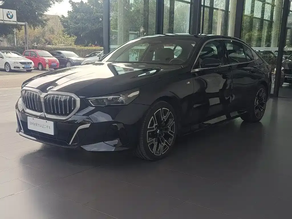 BMW 5 Series — фото 1