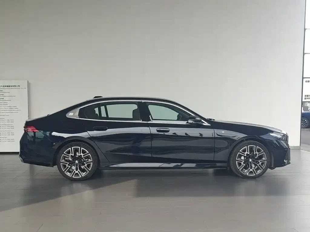 BMW 5 Series — фото 2