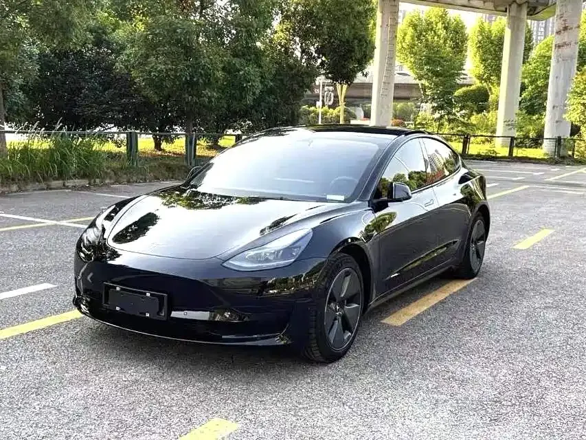 Tesla Model 3 — фото 1