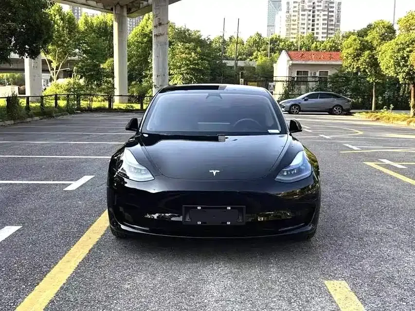Tesla Model 3 — фото 9
