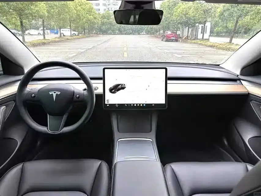 Tesla Model 3 — фото 3