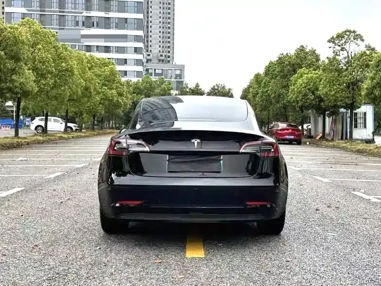 Tesla Model 3 — фото 8