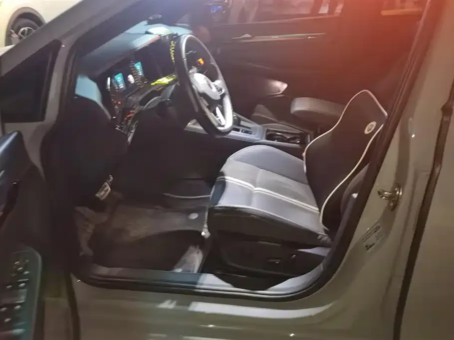 Volkswagen Golf 2023 из CN, фото 8