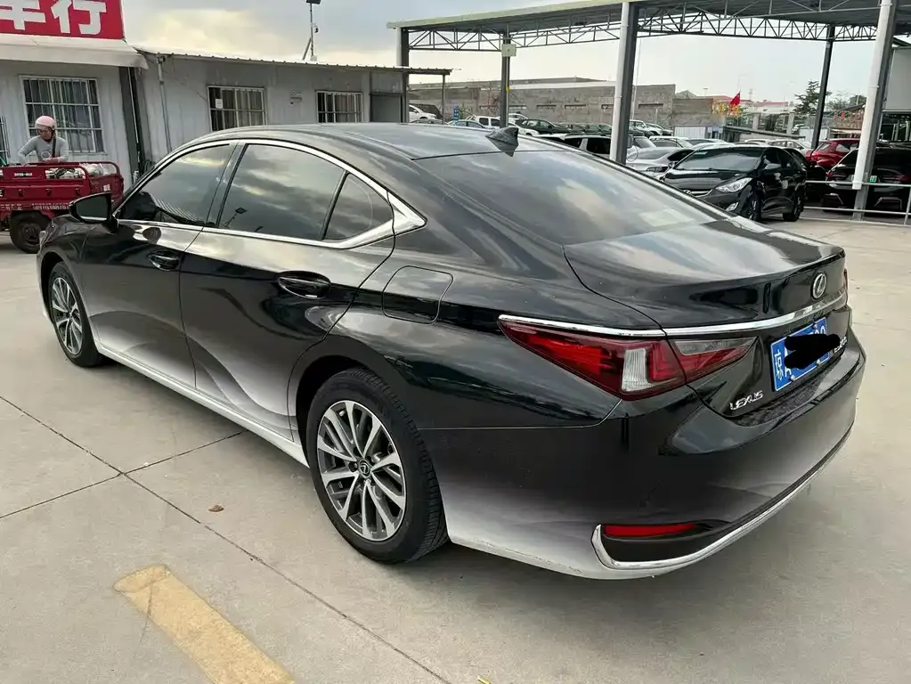 Lexus ES — фото 4