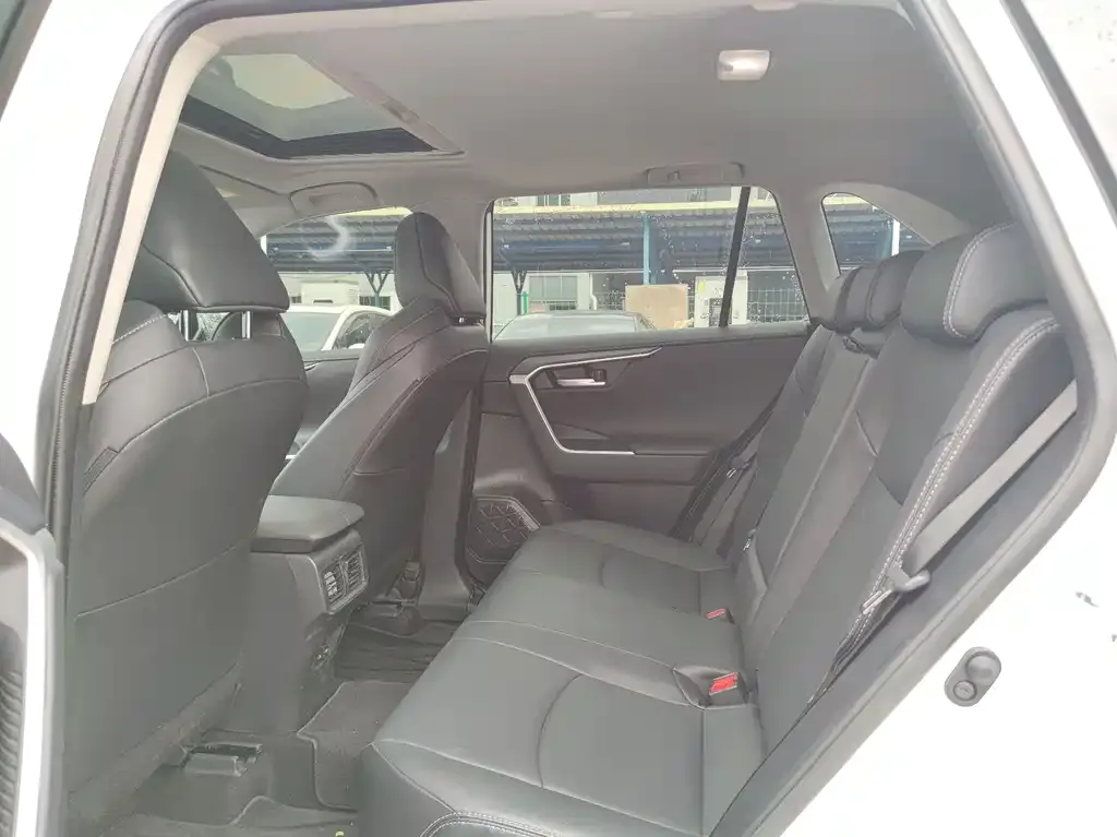 Toyota Wildlander 2024 из CN, фото 3