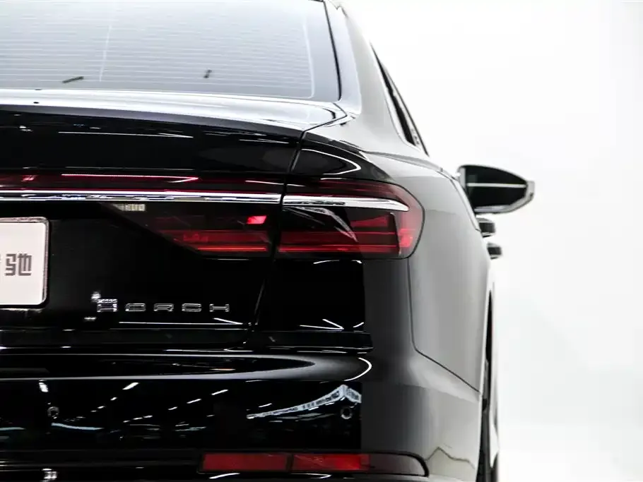 Audi A8 — фото 10