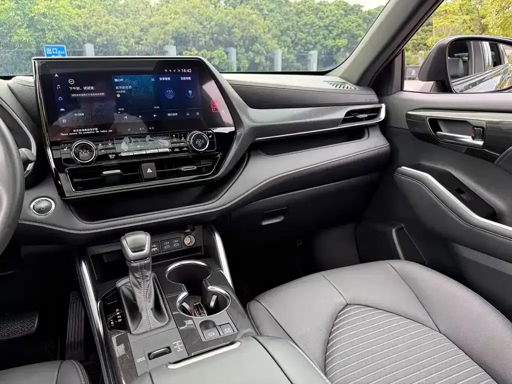 Toyota Crown Kluger 2024 из CN, фото 7