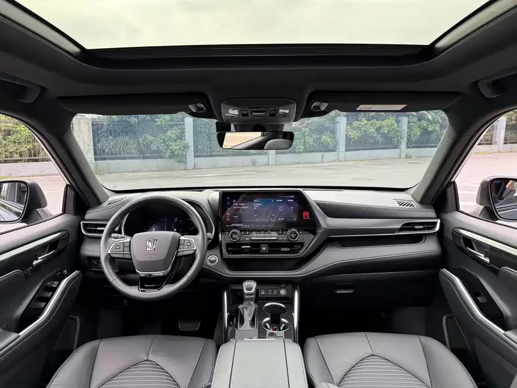 Toyota Crown Kluger 2024 из CN, фото 3