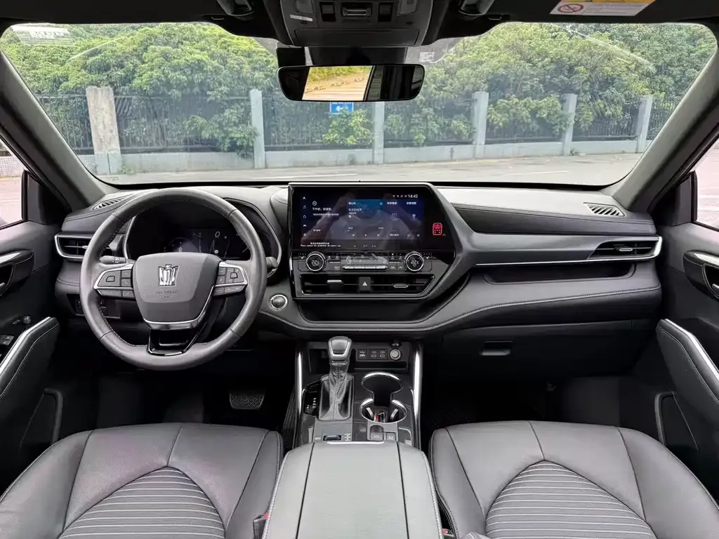 Toyota Crown Kluger 2024 из CN, фото 2