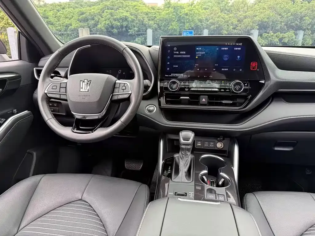 Toyota Crown Kluger 2024 из CN, фото 4