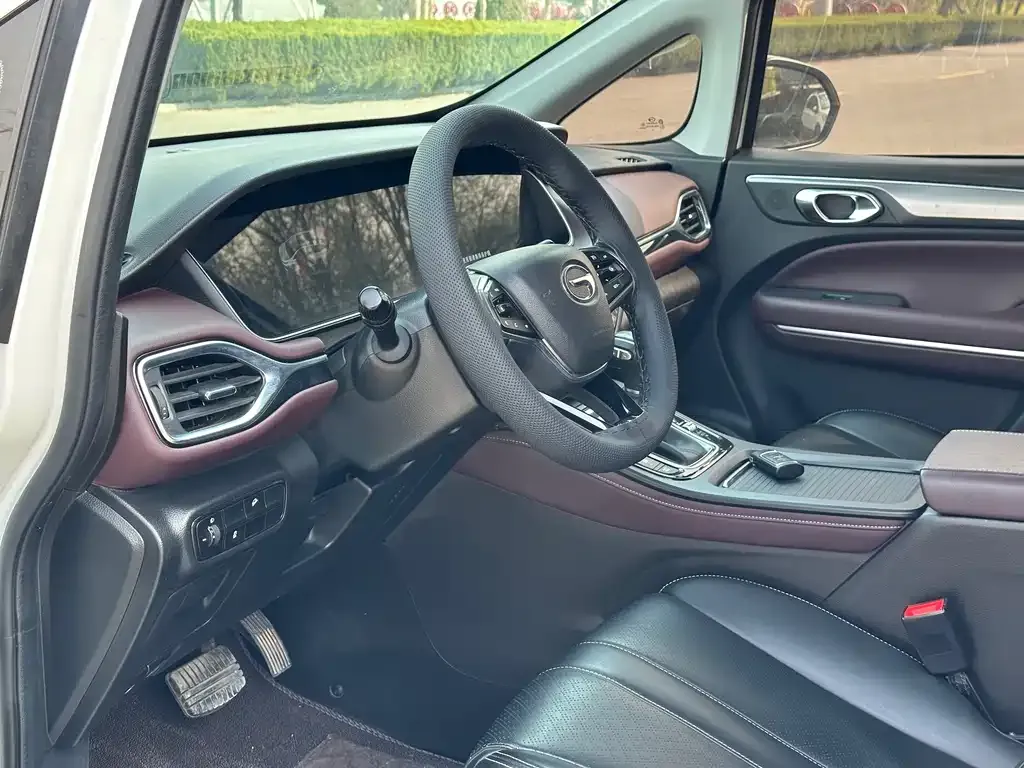 GAC Motor Trumpchi M6 — фото 10