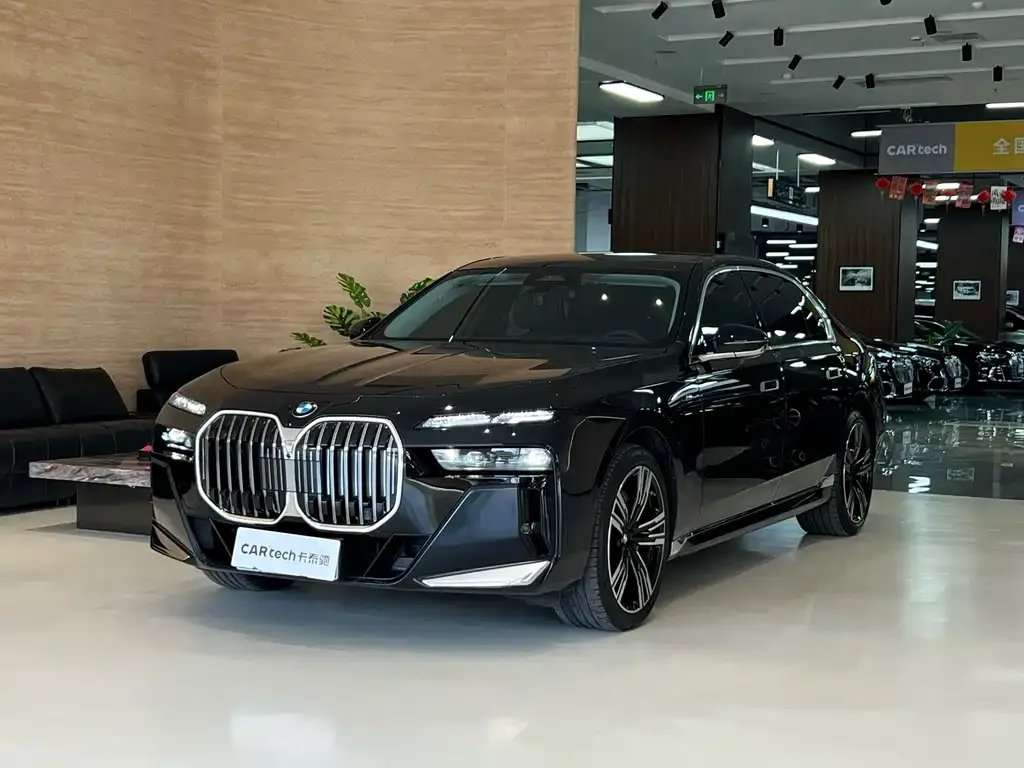 BMW 7 Series — фото 1